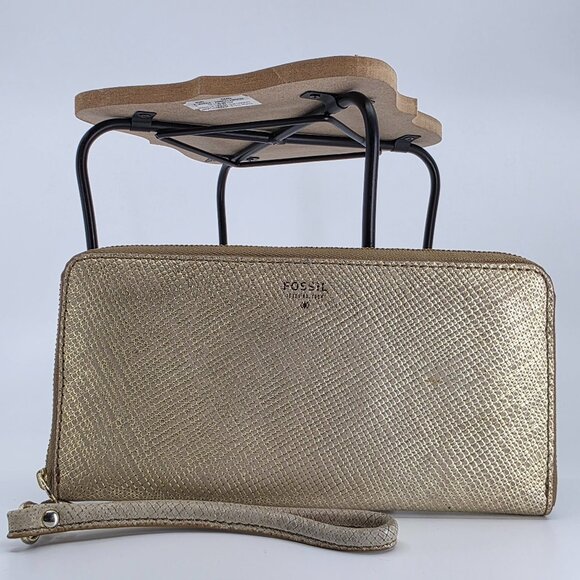 Fossil Issue No. 1954 Metallic Gold Textured Zip-Around Wristlet Wallet - Picture 6 of 7